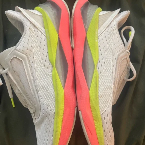 white low trainers running atheltic shoes outdoor puma footwear y2k sneakers - Picture 9 of 10